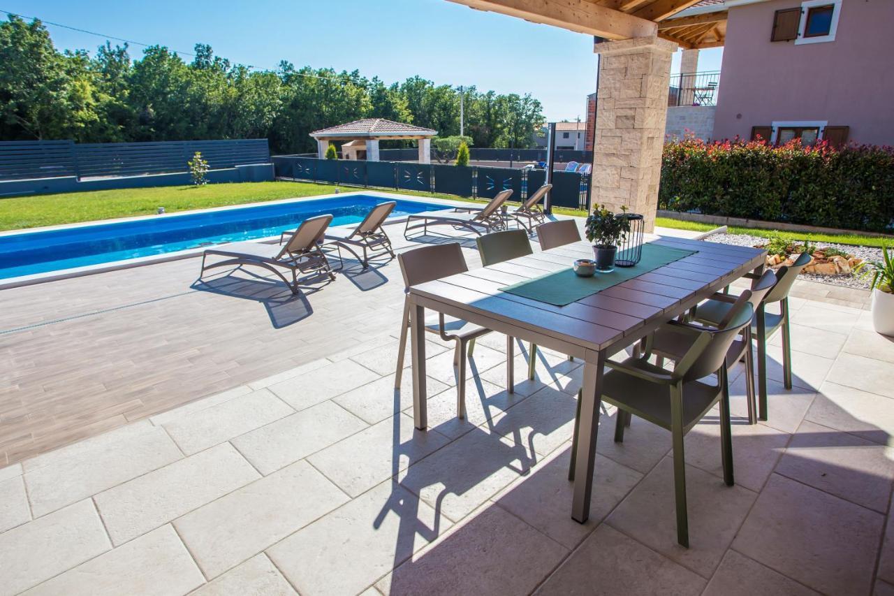 Tiffany With Private Pool And Garden * Poreč
