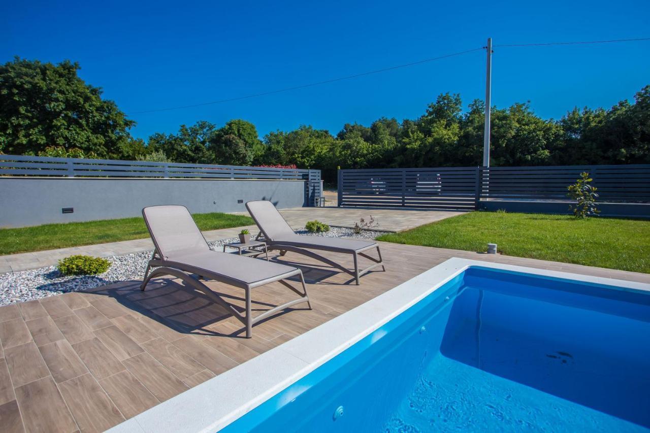 Tiffany With Private Pool And Garden Villa Poreč
