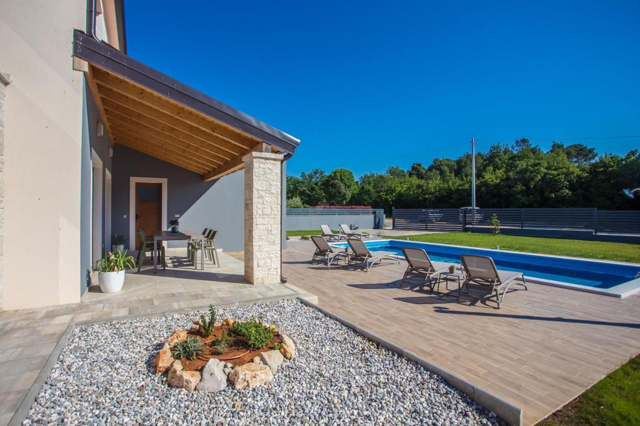 Tiffany With Private Pool And Garden * Poreč