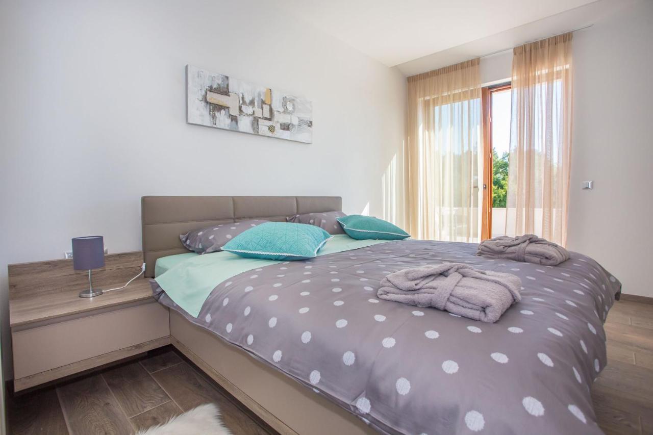 Tiffany With Private Pool And Garden * Poreč