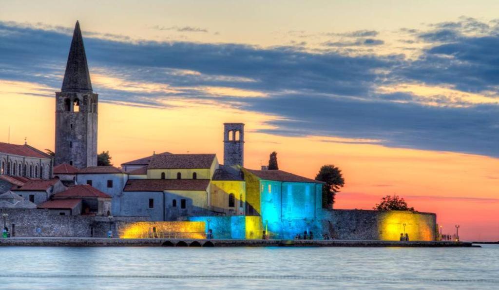 Tiffany With Private Pool And Garden Poreč